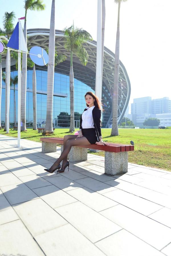    台湾正妹小梵《展览馆旁OL街拍》极品黑丝美腿职场风格户外写真集[86P]第6张图片