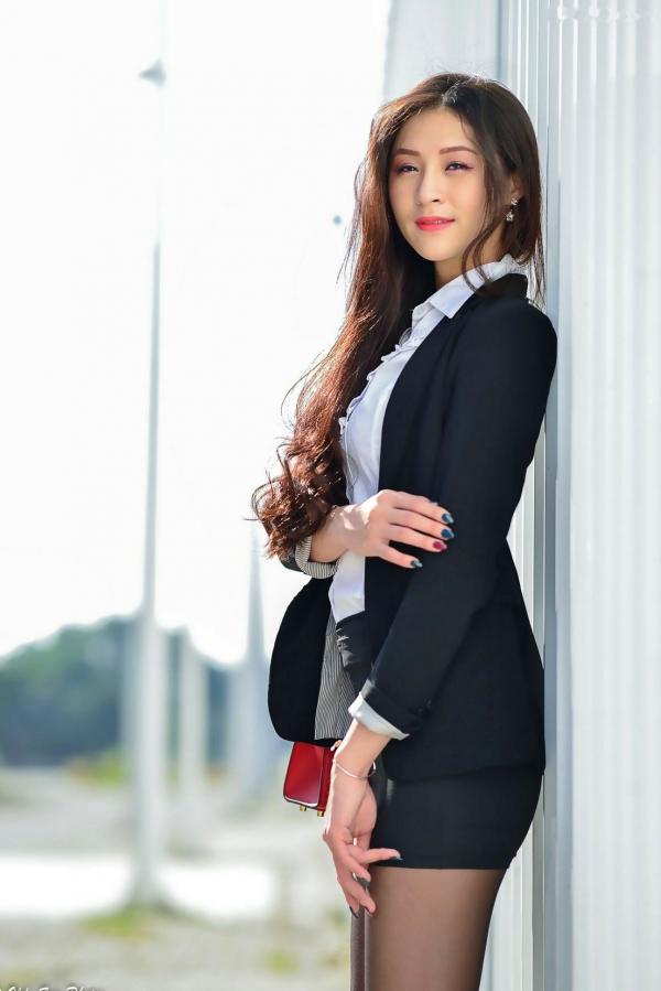    台湾正妹小梵《展览馆旁OL街拍》极品黑丝美腿职场风格户外写真集[86P]第36张图片