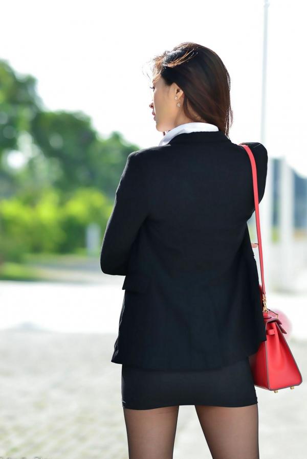    台湾正妹小梵《展览馆旁OL街拍》极品黑丝美腿职场风格户外写真集[86P]第49张图片