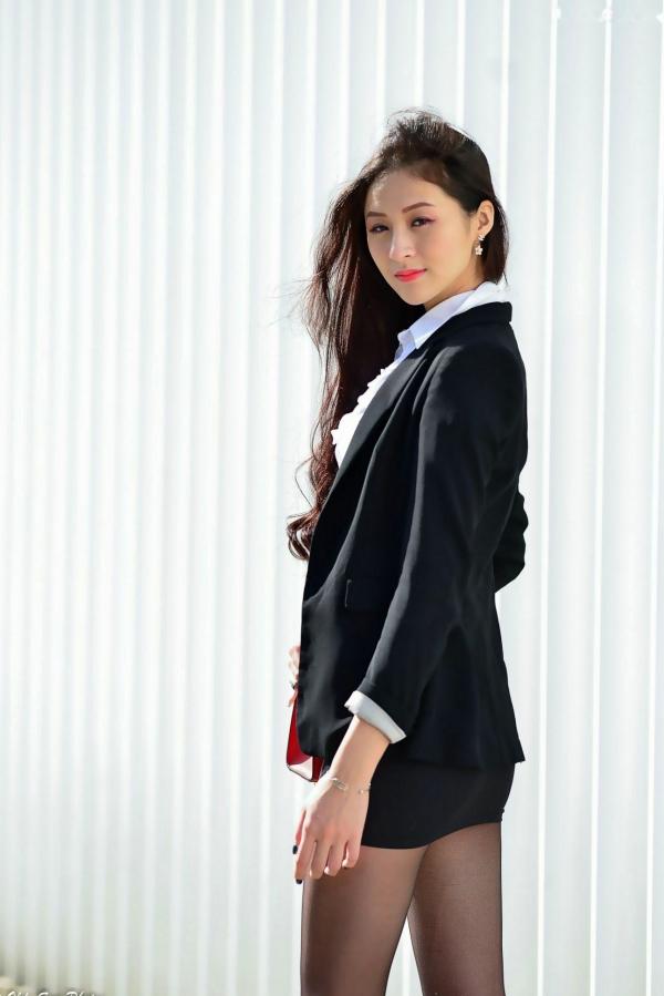   台湾正妹小梵《展览馆旁OL街拍》极品黑丝美腿职场风格户外写真集[86P]第54张图片