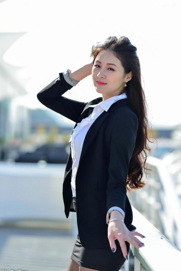    台湾正妹小梵《展览馆旁OL街拍》极品黑丝美腿职场风格户外写真集[86P]第61张图片