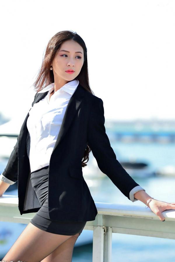    台湾正妹小梵《展览馆旁OL街拍》极品黑丝美腿职场风格户外写真集[86P]第75张图片