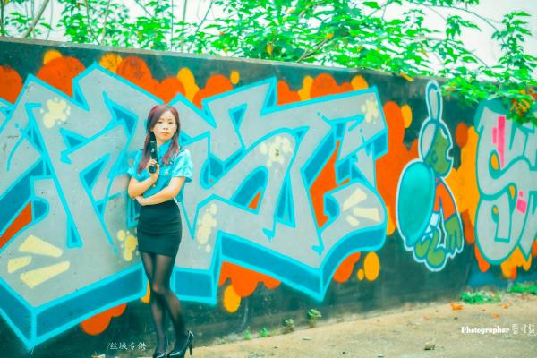    台湾正妹赖筱菁《中彰桥下》女警制服诱惑，户外黑丝美腿写真集第1张图片