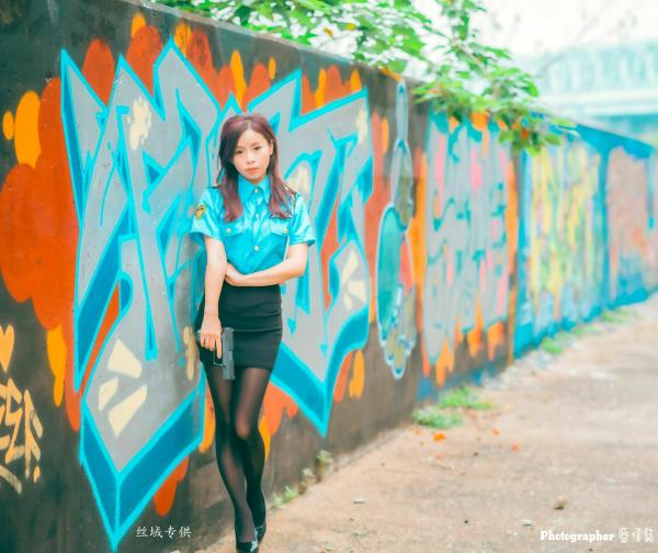    台湾正妹赖筱菁《中彰桥下》女警制服诱惑，户外黑丝美腿写真集第2张图片