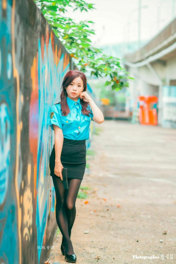    台湾正妹赖筱菁《中彰桥下》女警制服诱惑，户外黑丝美腿写真集第3张图片