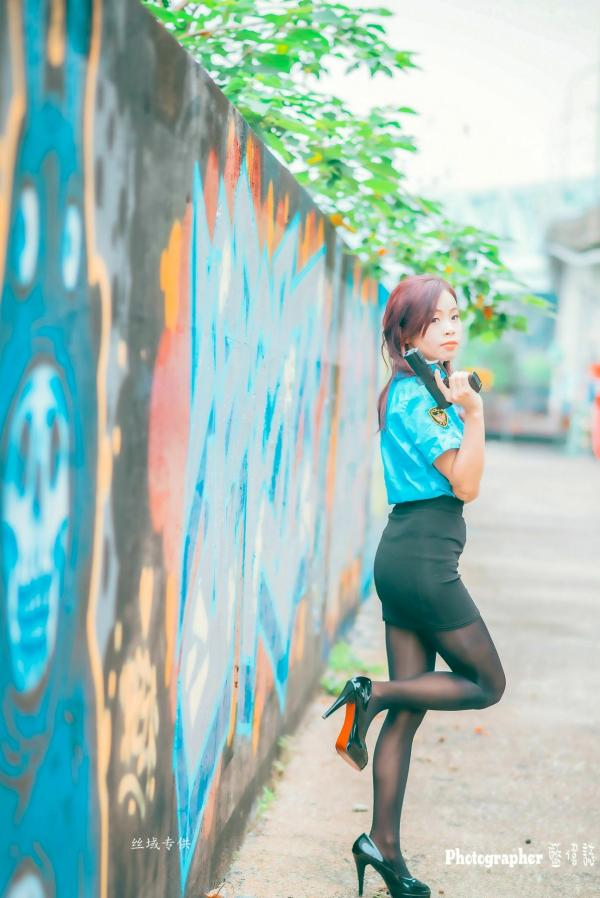    台湾正妹赖筱菁《中彰桥下》女警制服诱惑，户外黑丝美腿写真集第5张图片
