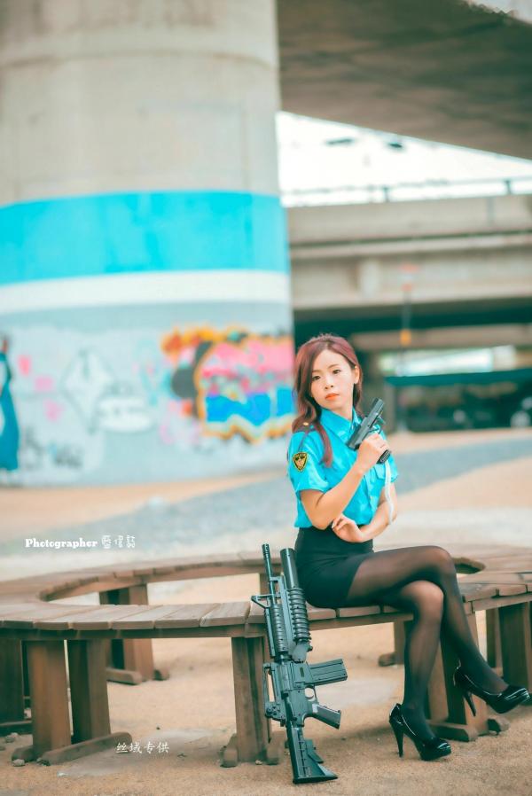    台湾正妹赖筱菁《中彰桥下》女警制服诱惑，户外黑丝美腿写真集第14张图片