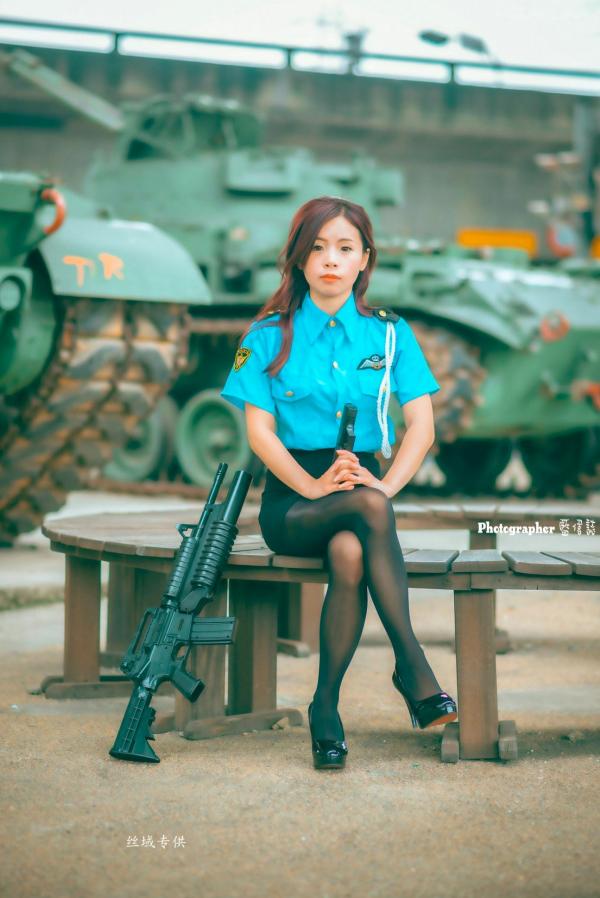    台湾正妹赖筱菁《中彰桥下》女警制服诱惑，户外黑丝美腿写真集第17张图片