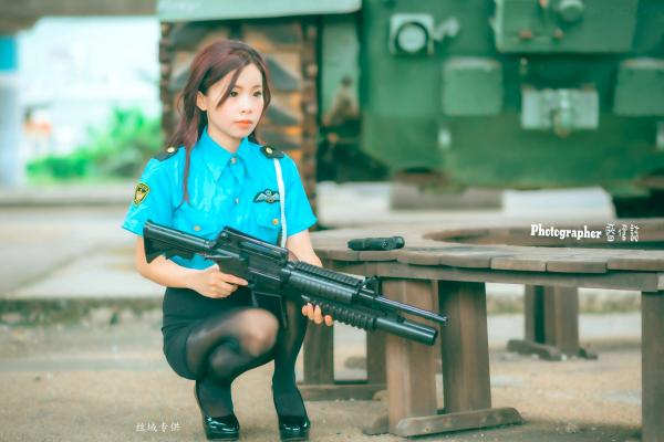    台湾正妹赖筱菁《中彰桥下》女警制服诱惑，户外黑丝美腿写真集第19张图片