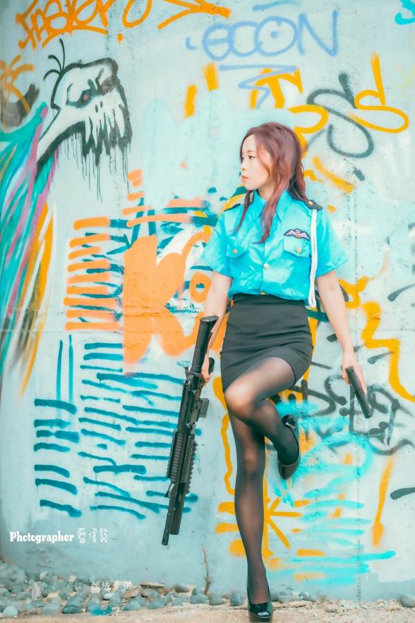    台湾正妹赖筱菁《中彰桥下》女警制服诱惑，户外黑丝美腿写真集第22张图片