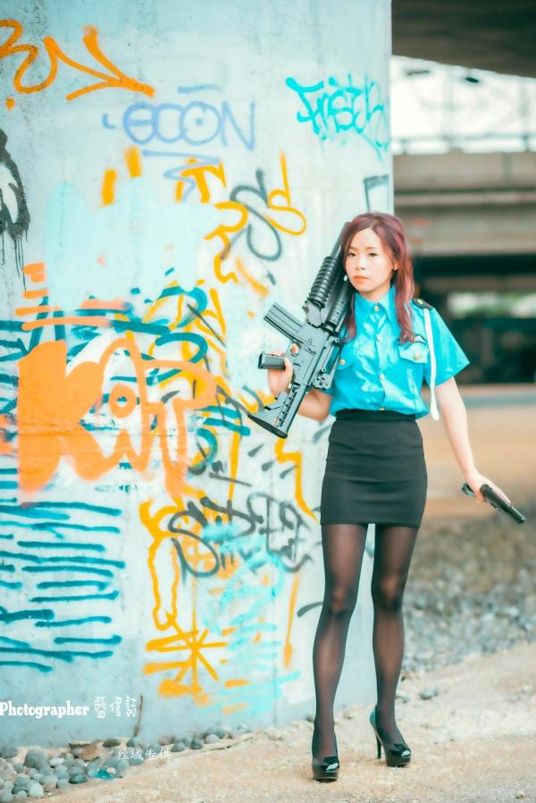    台湾正妹赖筱菁《中彰桥下》女警制服诱惑，户外黑丝美腿写真集第23张图片