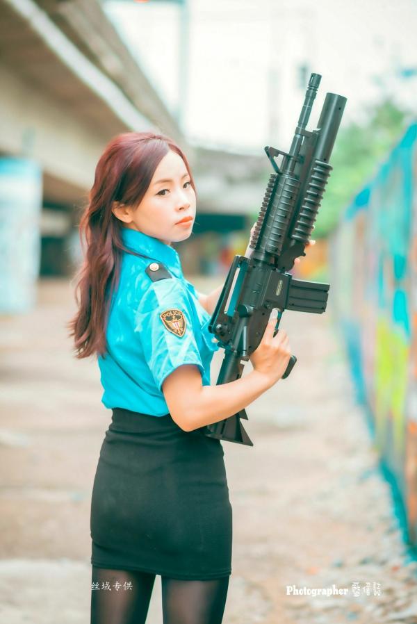    台湾正妹赖筱菁《中彰桥下》女警制服诱惑，户外黑丝美腿写真集第30张图片