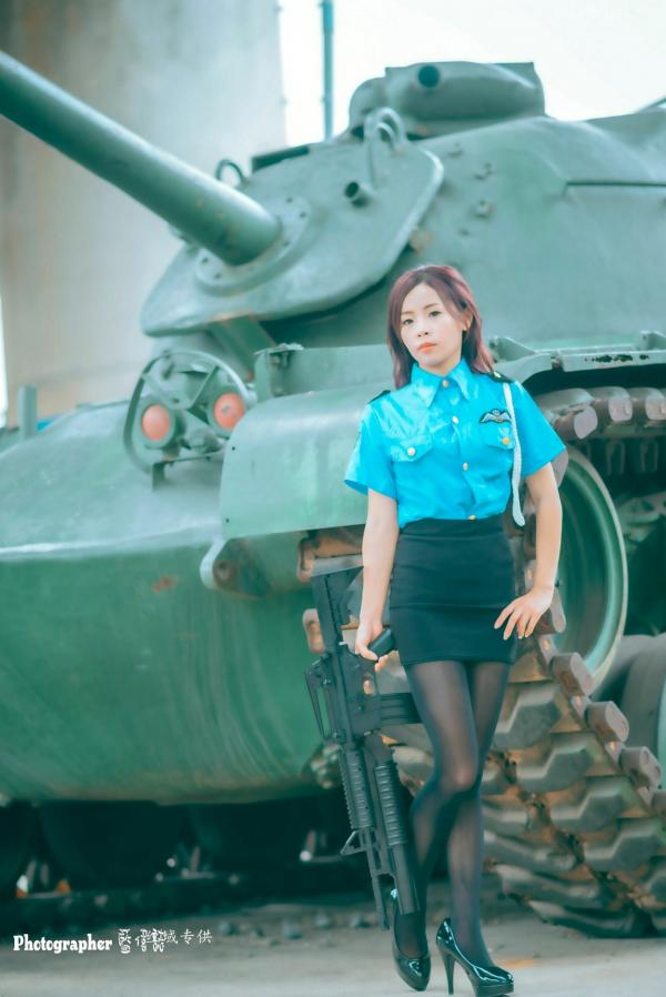    台湾正妹赖筱菁《中彰桥下》女警制服诱惑，户外黑丝美腿写真集第32张图片