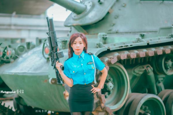    台湾正妹赖筱菁《中彰桥下》女警制服诱惑，户外黑丝美腿写真集第33张图片