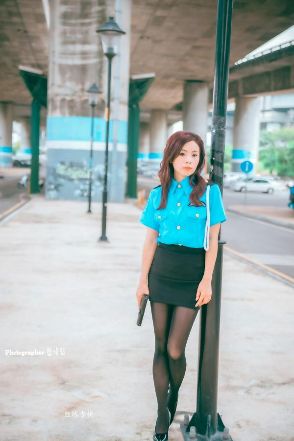    台湾正妹赖筱菁《中彰桥下》女警制服诱惑，户外黑丝美腿写真集第38张图片
