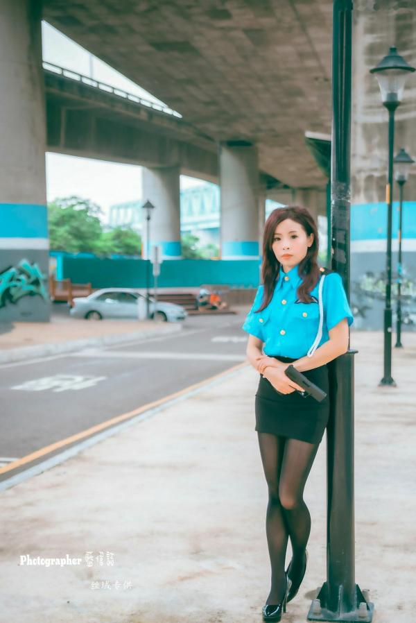    台湾正妹赖筱菁《中彰桥下》女警制服诱惑，户外黑丝美腿写真集第39张图片