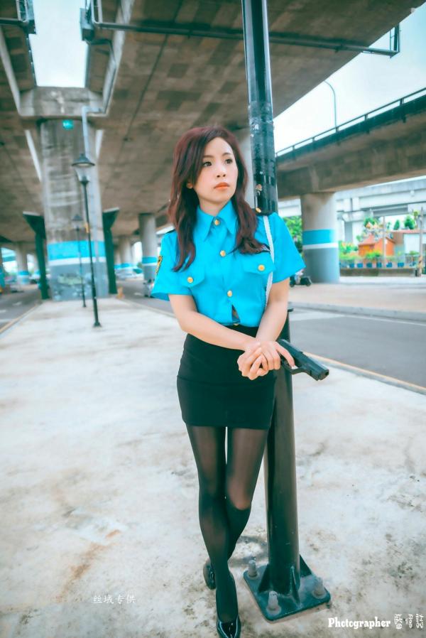    台湾正妹赖筱菁《中彰桥下》女警制服诱惑，户外黑丝美腿写真集第41张图片