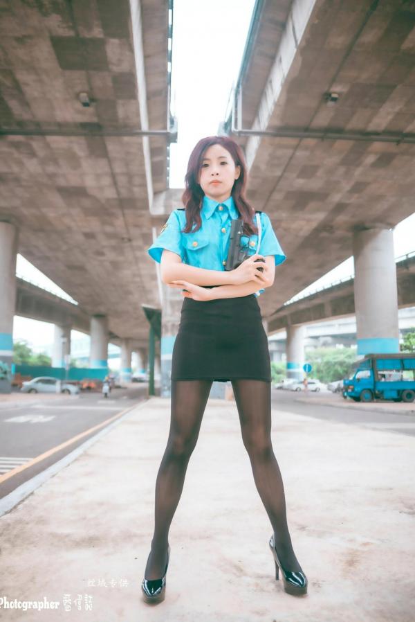    台湾正妹赖筱菁《中彰桥下》女警制服诱惑，户外黑丝美腿写真集第46张图片