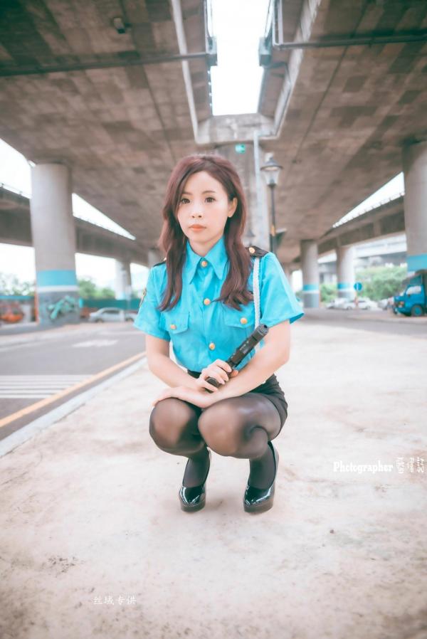    台湾正妹赖筱菁《中彰桥下》女警制服诱惑，户外黑丝美腿写真集第47张图片