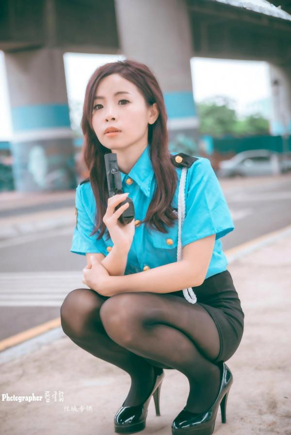    台湾正妹赖筱菁《中彰桥下》女警制服诱惑，户外黑丝美腿写真集第48张图片