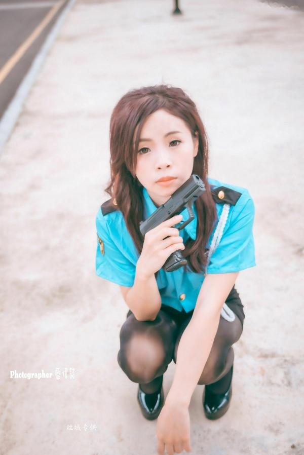    台湾正妹赖筱菁《中彰桥下》女警制服诱惑，户外黑丝美腿写真集第50张图片