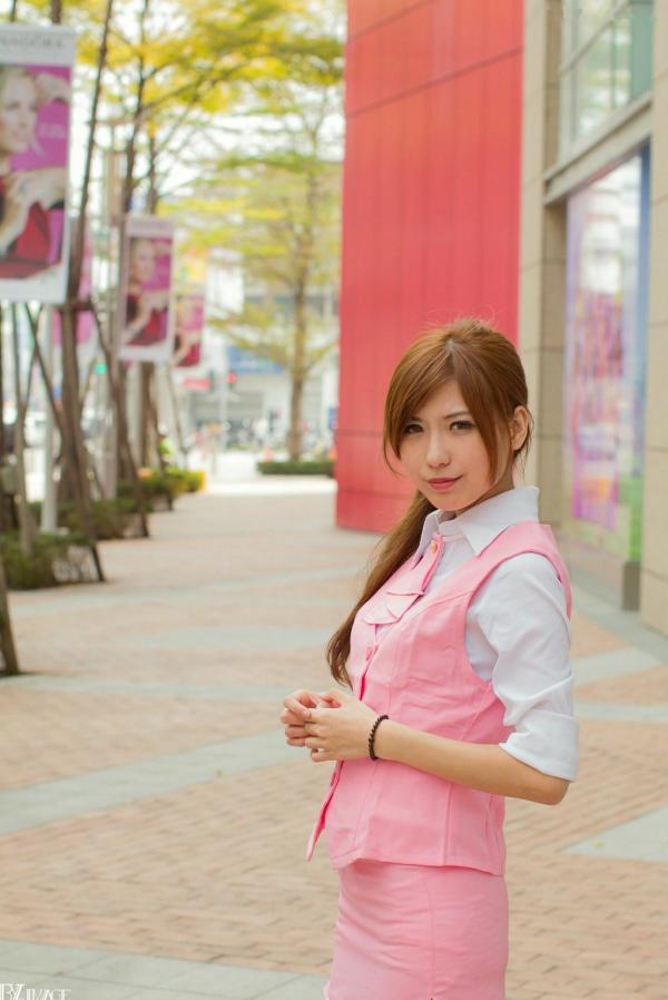    台湾正妹张子瀞《小瀞》职场OL套装与街拍清新风格写真集[28P]第7张图片