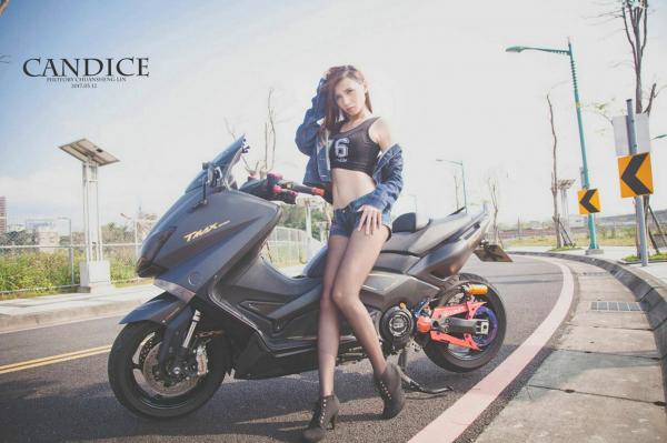    台湾正妹蔡译心Candice《动感时尚机车女郎》户外街拍写真，冷艳气质大长腿尽显帅气美感第6张图片