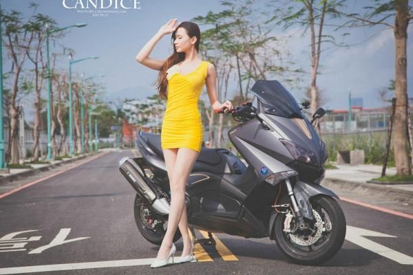    台湾正妹蔡译心Candice《动感时尚机车女郎》户外街拍写真，冷艳气质大长腿尽显帅气美感第34张图片