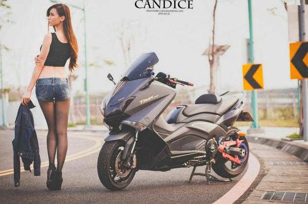    台湾正妹蔡译心Candice《动感时尚机车女郎》户外街拍写真，冷艳气质大长腿尽显帅气美感第44张图片