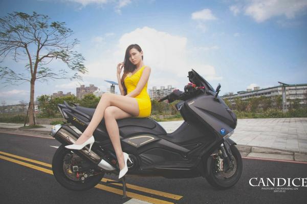    台湾正妹蔡译心Candice《动感时尚机车女郎》户外街拍写真，冷艳气质大长腿尽显帅气美感第53张图片