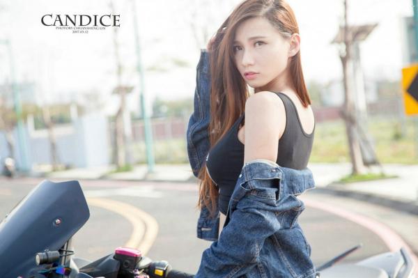    台湾正妹蔡译心Candice《动感时尚机车女郎》户外街拍写真，冷艳气质大长腿尽显帅气美感第56张图片
