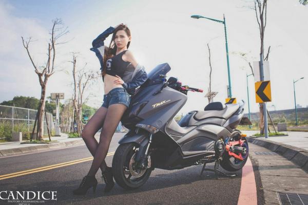    台湾正妹蔡译心Candice《动感时尚机车女郎》户外街拍写真，冷艳气质大长腿尽显帅气美感第62张图片