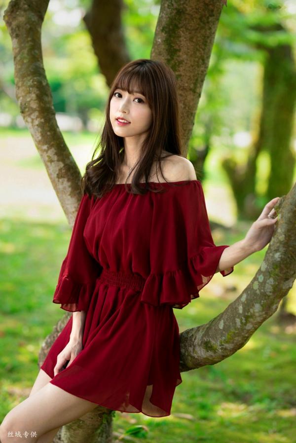    台湾正妹Lady憶憶/彭丽嘉《士林官邸》户外写真，优雅红裙清纯气质女神清新街拍第11张图片