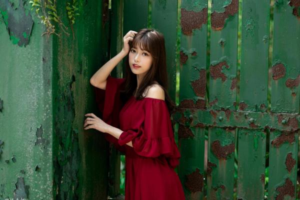    台湾正妹Lady憶憶/彭丽嘉《士林官邸》户外写真，优雅红裙清纯气质女神清新街拍第18张图片