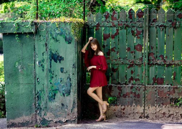    台湾正妹Lady憶憶/彭丽嘉《士林官邸》户外写真，优雅红裙清纯气质女神清新街拍第20张图片
