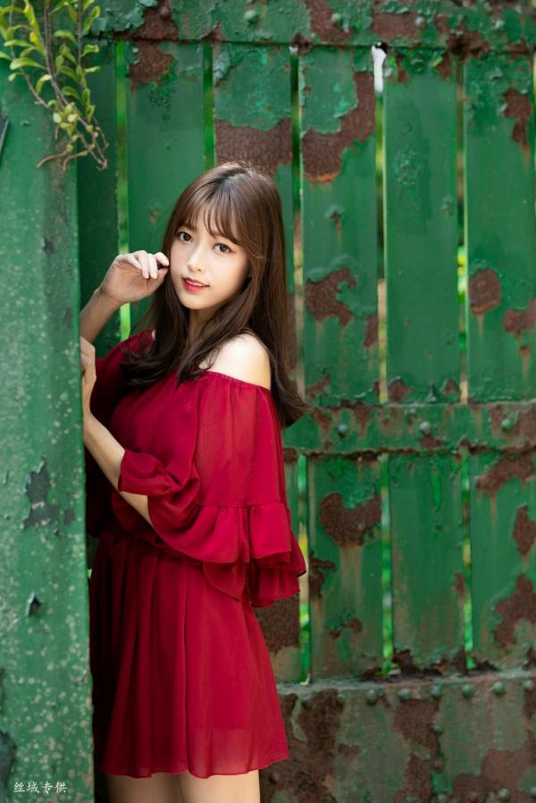    台湾正妹Lady憶憶/彭丽嘉《士林官邸》户外写真，优雅红裙清纯气质女神清新街拍第21张图片