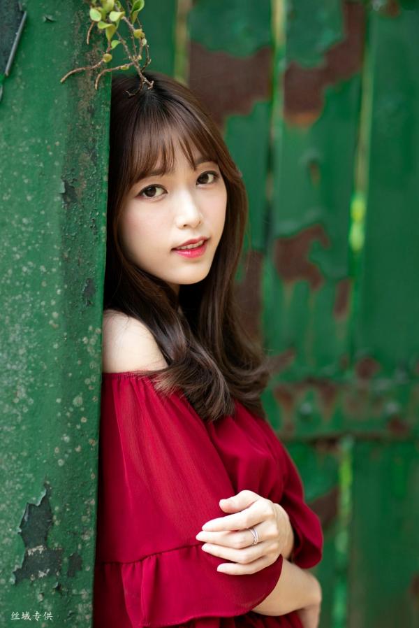    台湾正妹Lady憶憶/彭丽嘉《士林官邸》户外写真，优雅红裙清纯气质女神清新街拍第22张图片