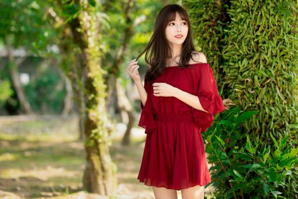    台湾正妹Lady憶憶/彭丽嘉《士林官邸》户外写真，优雅红裙清纯气质女神清新街拍第23张图片