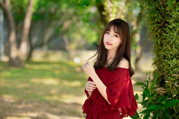    台湾正妹Lady憶憶/彭丽嘉《士林官邸》户外写真，优雅红裙清纯气质女神清新街拍第24张图片