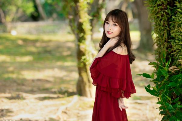    台湾正妹Lady憶憶/彭丽嘉《士林官邸》户外写真，优雅红裙清纯气质女神清新街拍第26张图片