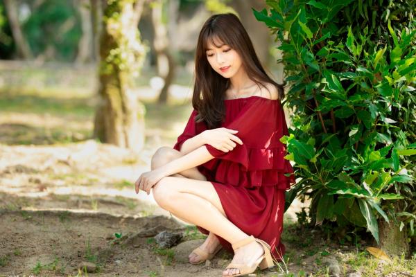    台湾正妹Lady憶憶/彭丽嘉《士林官邸》户外写真，优雅红裙清纯气质女神清新街拍第28张图片