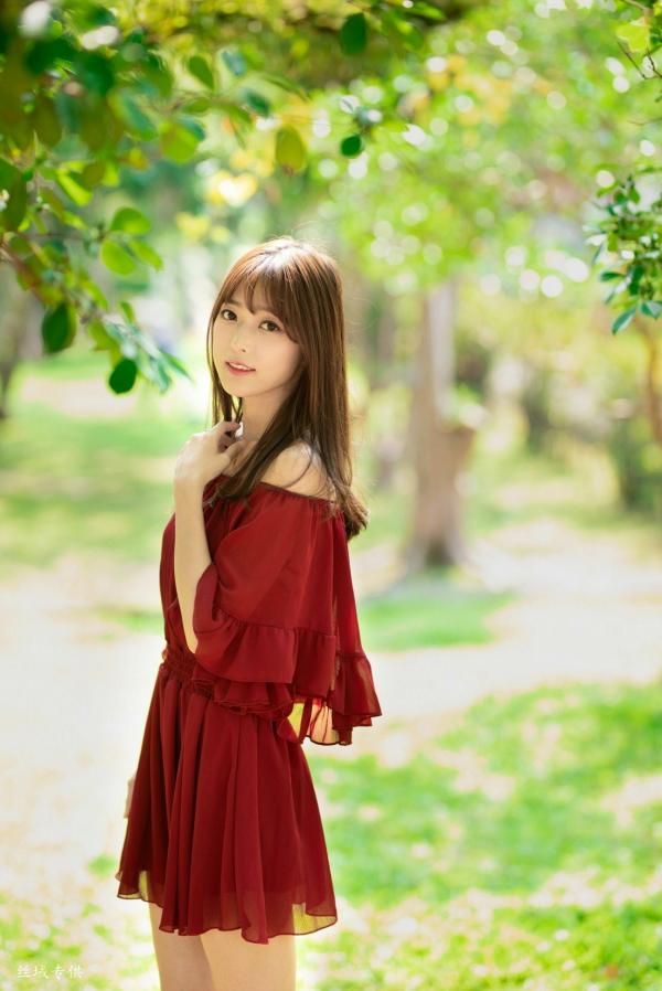    台湾正妹Lady憶憶/彭丽嘉《士林官邸》户外写真，优雅红裙清纯气质女神清新街拍第30张图片