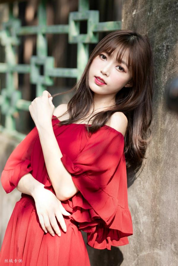    台湾正妹Lady憶憶/彭丽嘉《士林官邸》户外写真，优雅红裙清纯气质女神清新街拍第34张图片