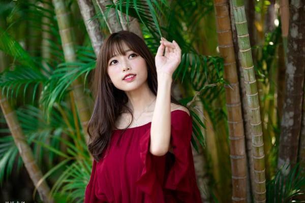    台湾正妹Lady憶憶/彭丽嘉《士林官邸》户外写真，优雅红裙清纯气质女神清新街拍第35张图片