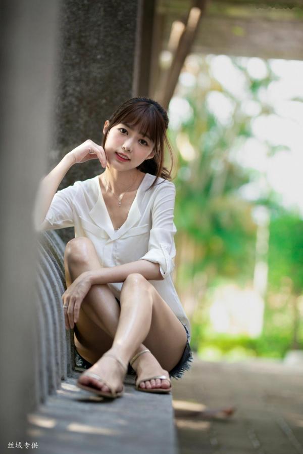    台湾正妹Lady憶憶/彭丽嘉《士林官邸》户外写真，优雅红裙清纯气质女神清新街拍第43张图片