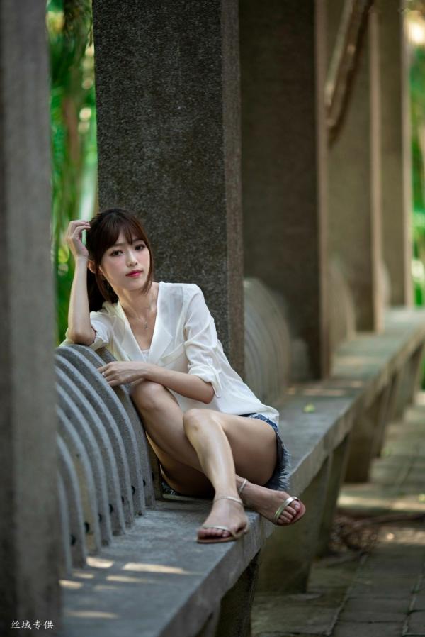    台湾正妹Lady憶憶/彭丽嘉《士林官邸》户外写真，优雅红裙清纯气质女神清新街拍第44张图片
