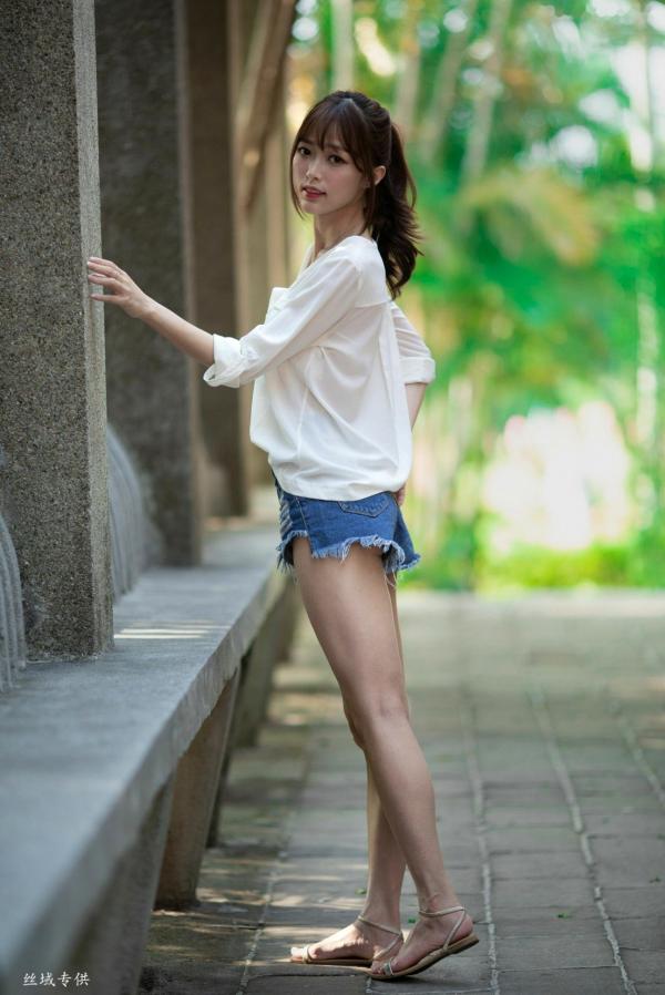    台湾正妹Lady憶憶/彭丽嘉《士林官邸》户外写真，优雅红裙清纯气质女神清新街拍第46张图片