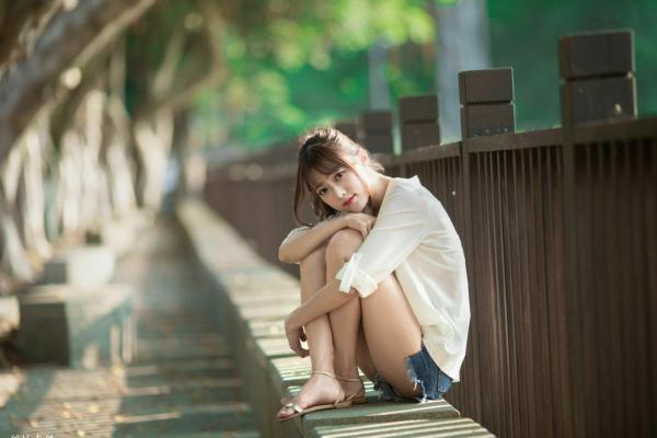    台湾正妹Lady憶憶/彭丽嘉《士林官邸》户外写真，优雅红裙清纯气质女神清新街拍第48张图片