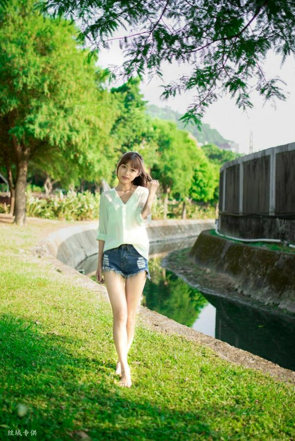    台湾正妹Lady憶憶/彭丽嘉《士林官邸》户外写真，优雅红裙清纯气质女神清新街拍第50张图片
