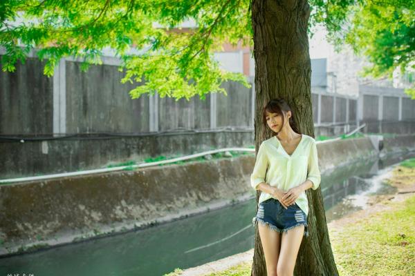    台湾正妹Lady憶憶/彭丽嘉《士林官邸》户外写真，优雅红裙清纯气质女神清新街拍第53张图片